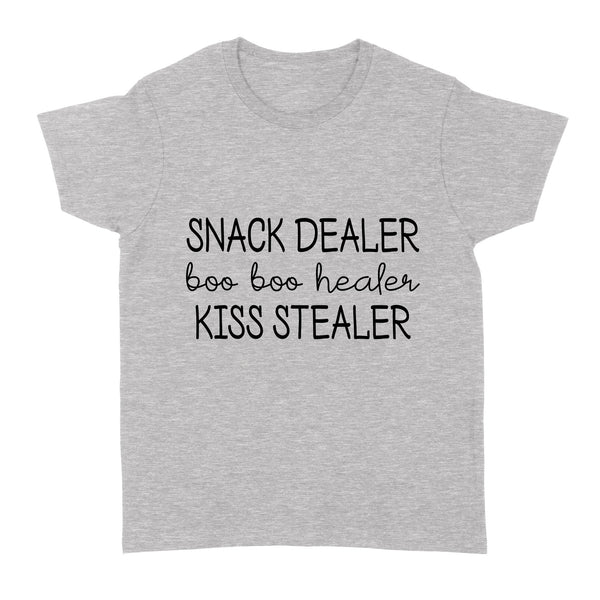 New Mom Funny Shirt| Snack Dealer Boo Boo Healer Kiss Stealer| Mom Life Shirt, New Mom, Mom of Kids| NTS53 Myfihu