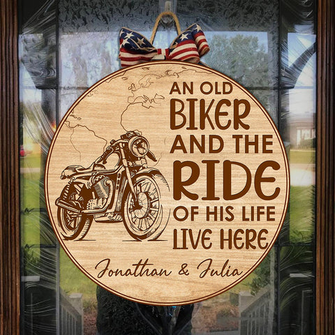 Personalized Biker Couple Door Hanger| Wooden Round Door Hanger for Biker Couple| An Old Biker & The Ride of His Life Door Hanger| Gift for Bikers Motorcycling Lover Decoration| JDH24